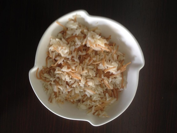 אורז עם אטריות דקות